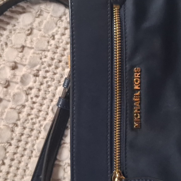 Michael Kors Blue Crossbody Bag with Gold Details - Picture 2 of 10